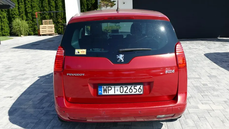 PEUGEOT 5008 -
