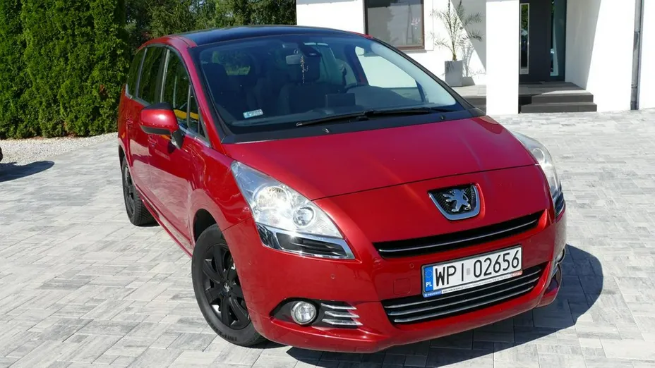 PEUGEOT 5008 -
