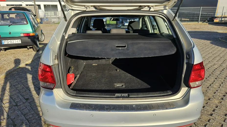 VOLKSWAGEN Golf -