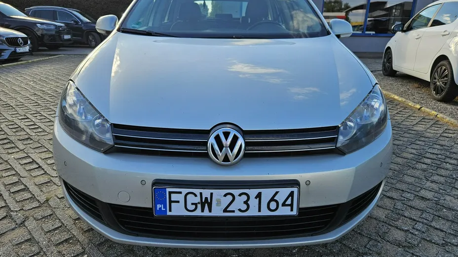 VOLKSWAGEN Golf -