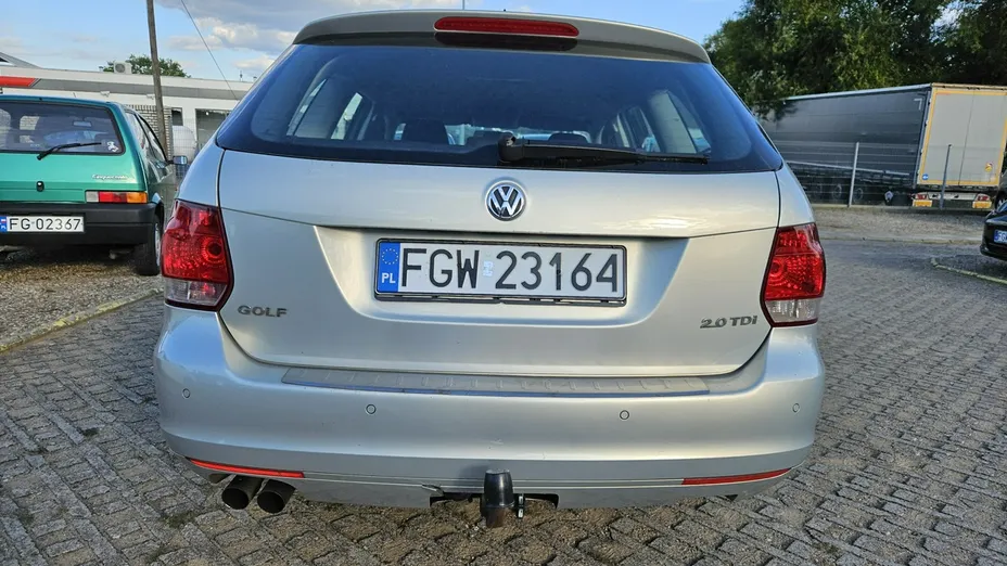 VOLKSWAGEN Golf -