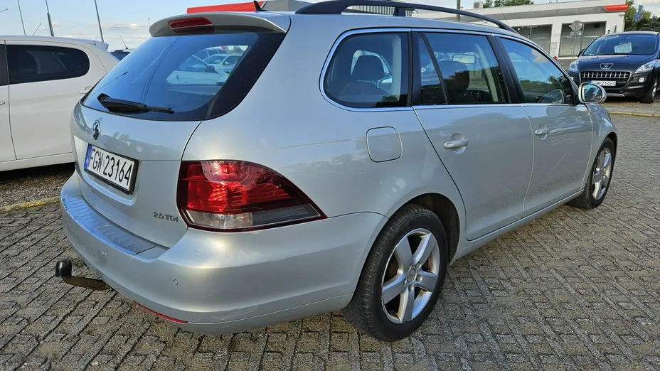 VOLKSWAGEN Golf -