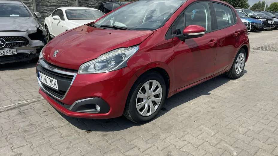 PEUGEOT 208 -