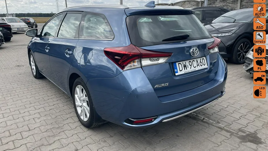 TOYOTA Auris -