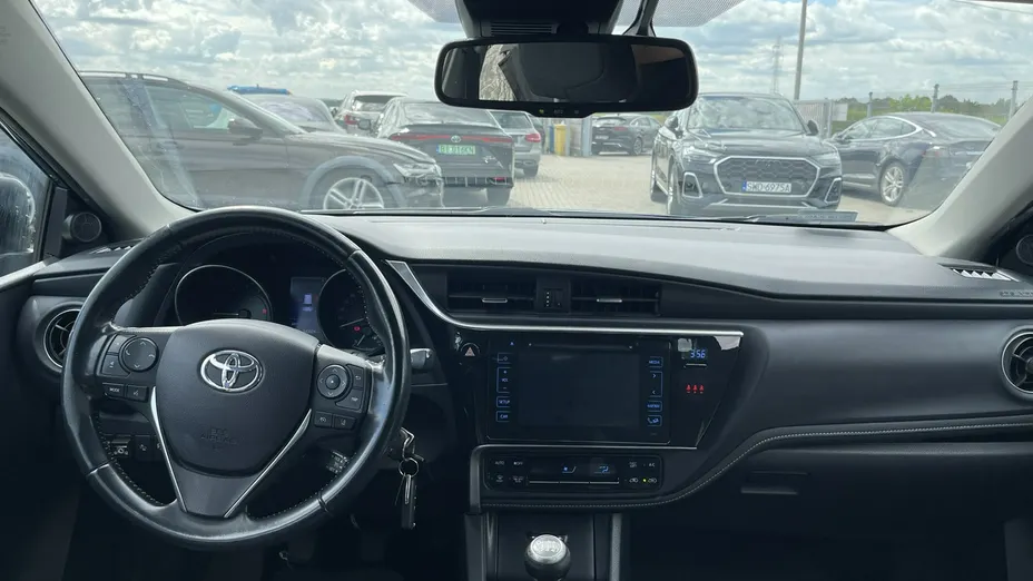 TOYOTA Auris -