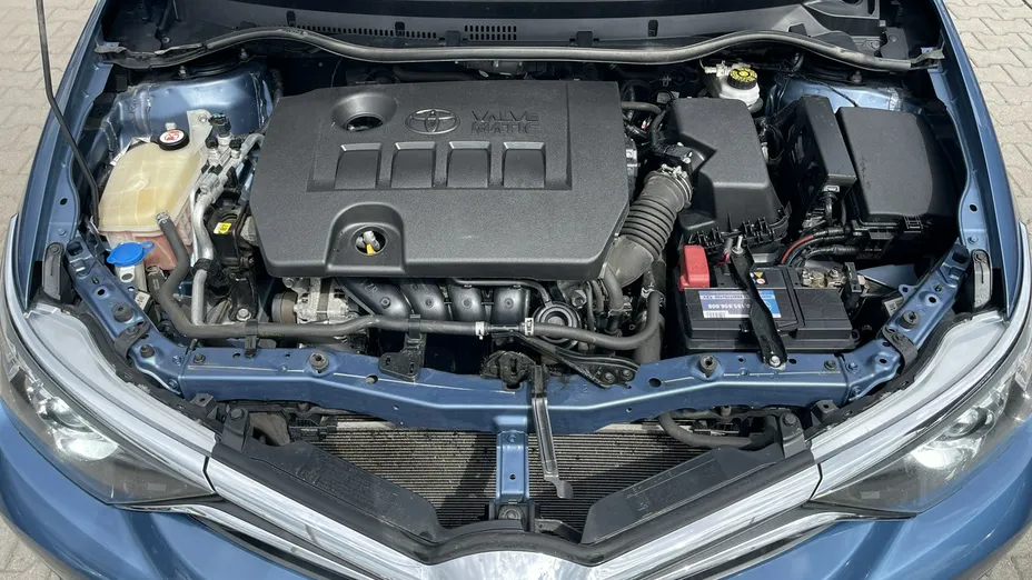TOYOTA Auris -