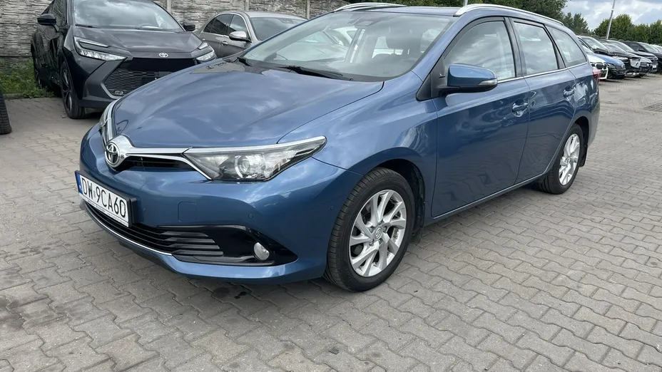 TOYOTA Auris -