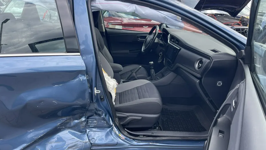 TOYOTA Auris -