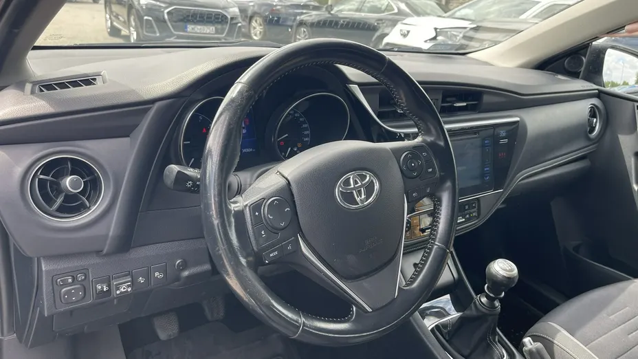 TOYOTA Auris -