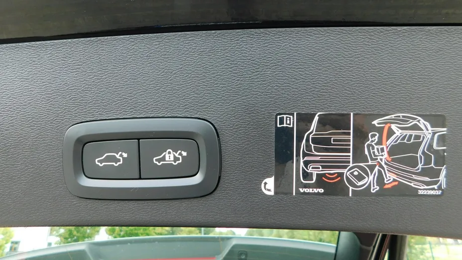 VOLVO XC40 -