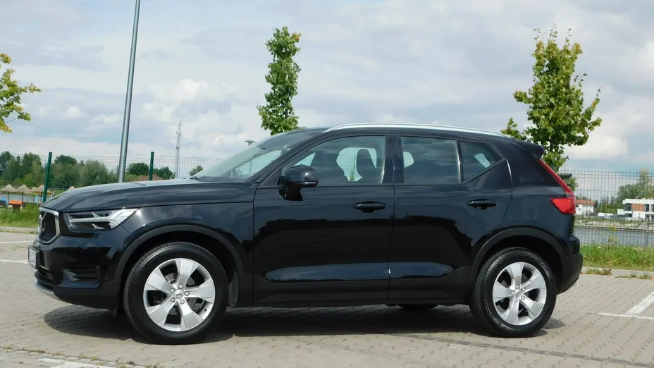 VOLVO XC40 -