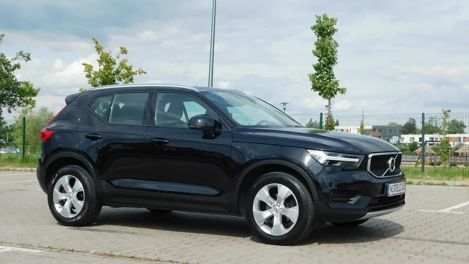 VOLVO XC40 -