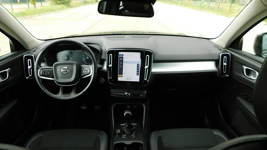 VOLVO XC40 -