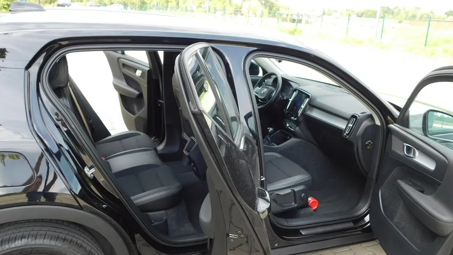 VOLVO XC40 -