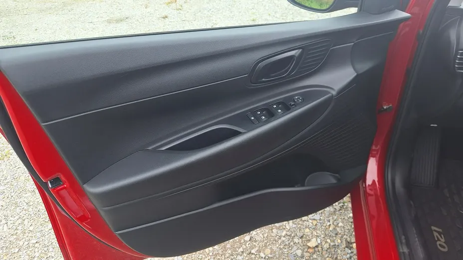 HYUNDAI i20 -