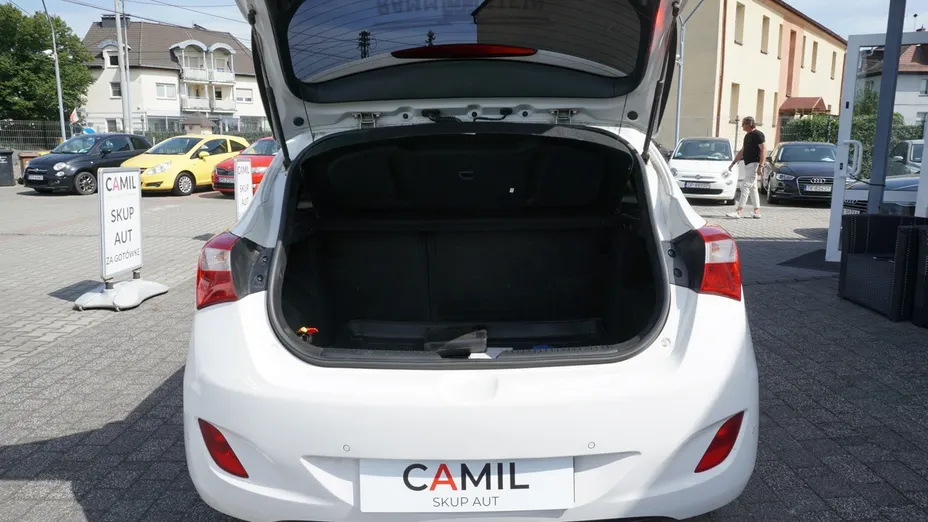 HYUNDAI i30 -