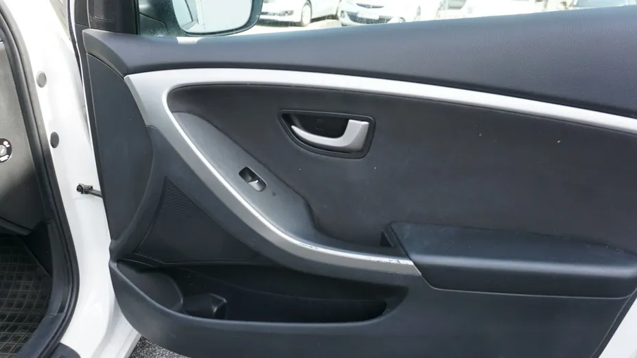 HYUNDAI i30 -