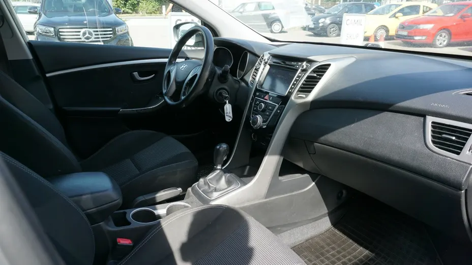 HYUNDAI i30 -
