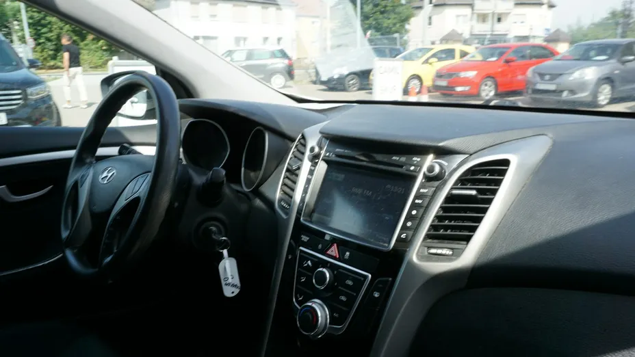 HYUNDAI i30 -