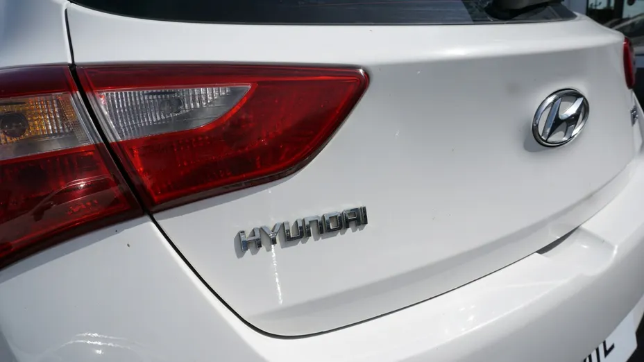 HYUNDAI i30 -