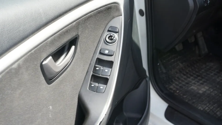 HYUNDAI i30 -