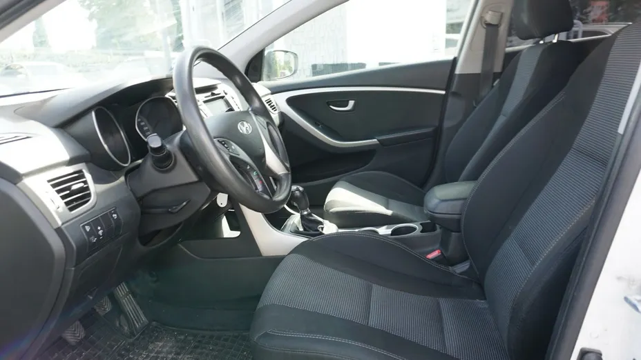 HYUNDAI i30 -