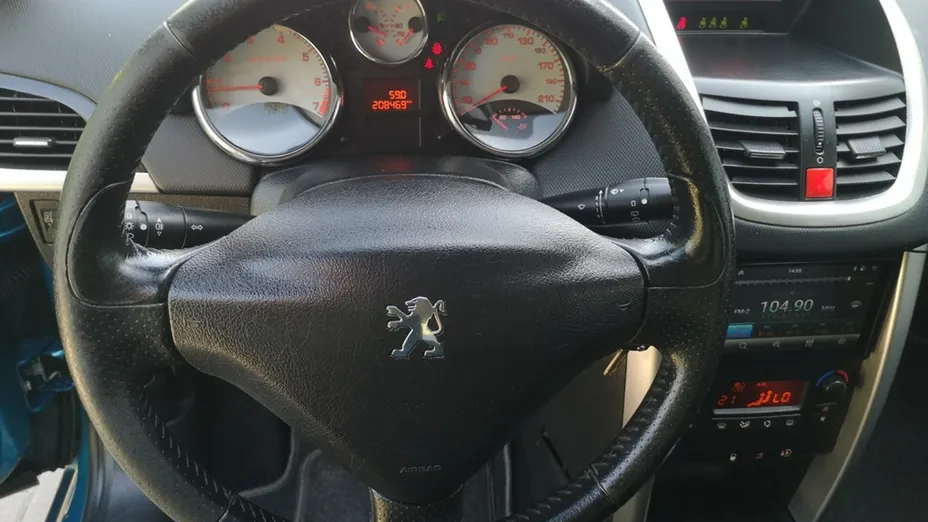 PEUGEOT 207 -