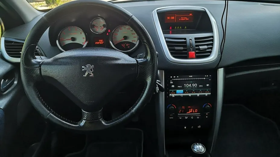 PEUGEOT 207 -