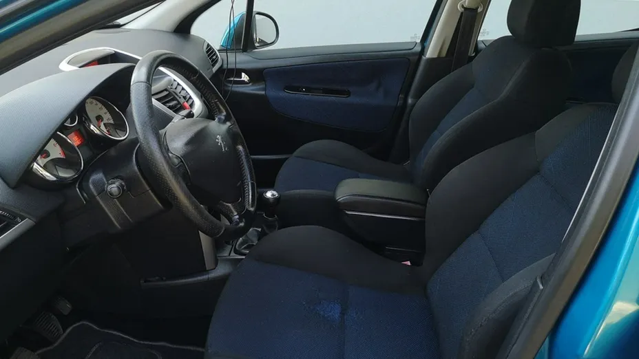 PEUGEOT 207 -