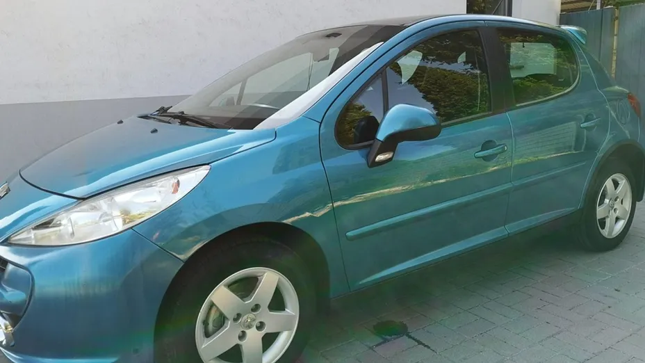 PEUGEOT 207 -