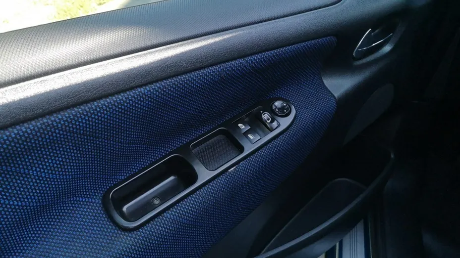 PEUGEOT 207 -