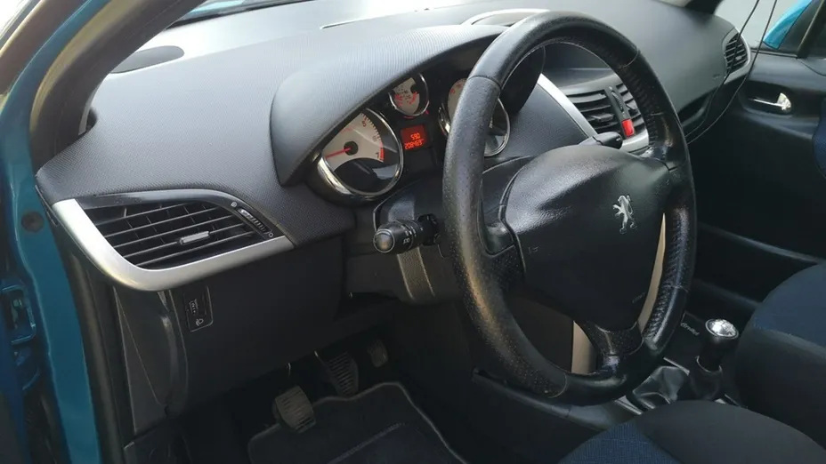 PEUGEOT 207 -