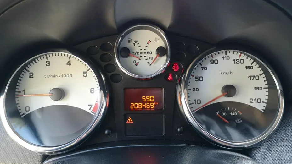 PEUGEOT 207 -