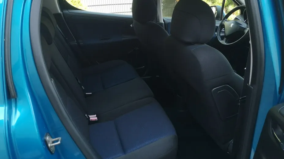 PEUGEOT 207 -