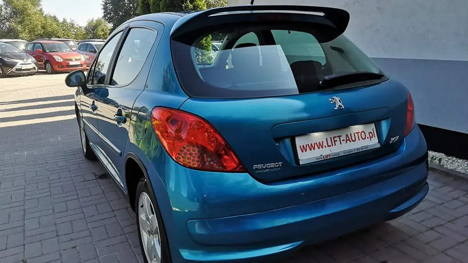 PEUGEOT 207 -