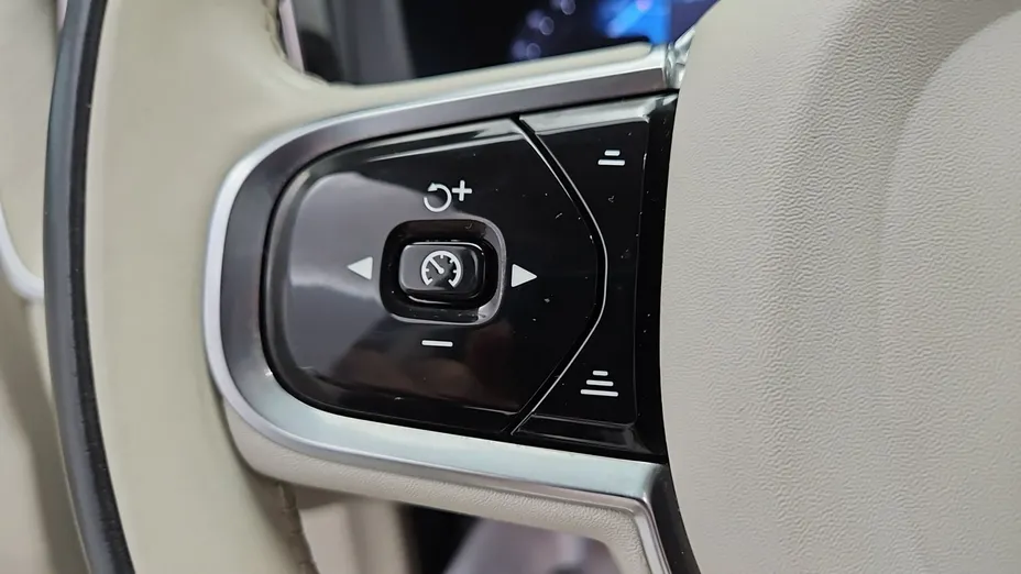 VOLVO XC60 -