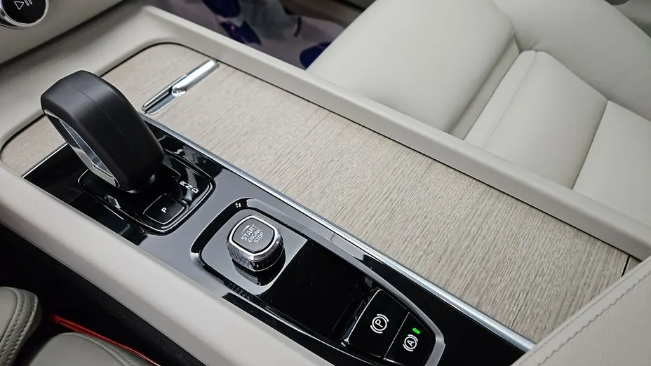 VOLVO XC60 -