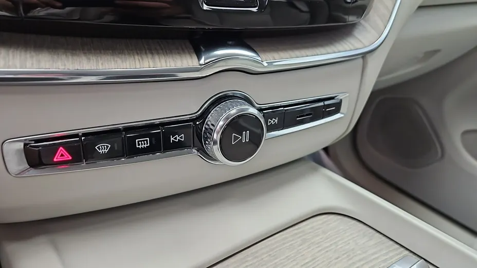 VOLVO XC60 -