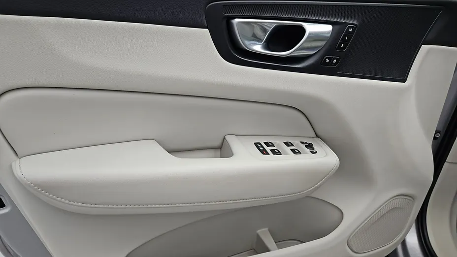 VOLVO XC60 -