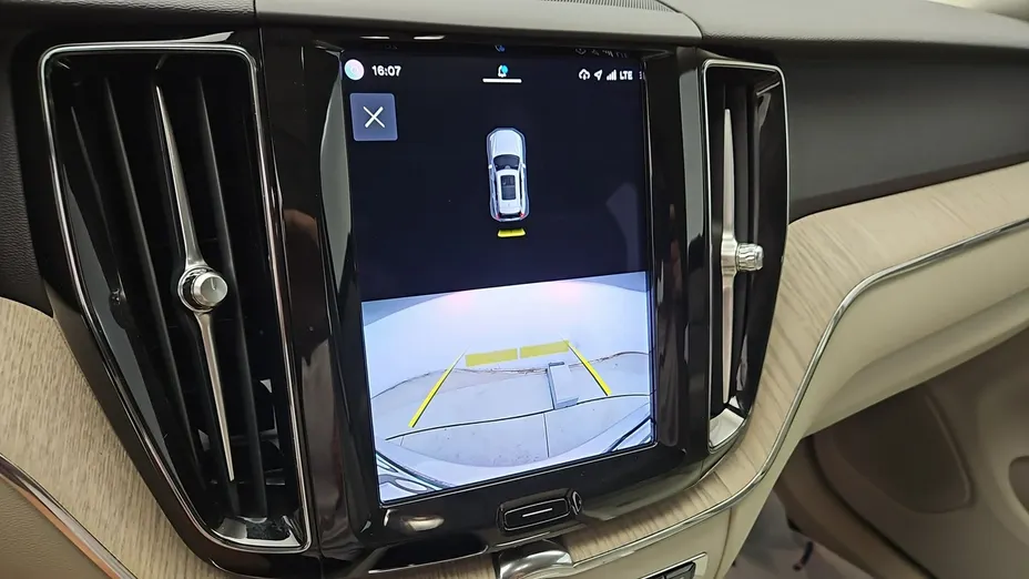 VOLVO XC60 -