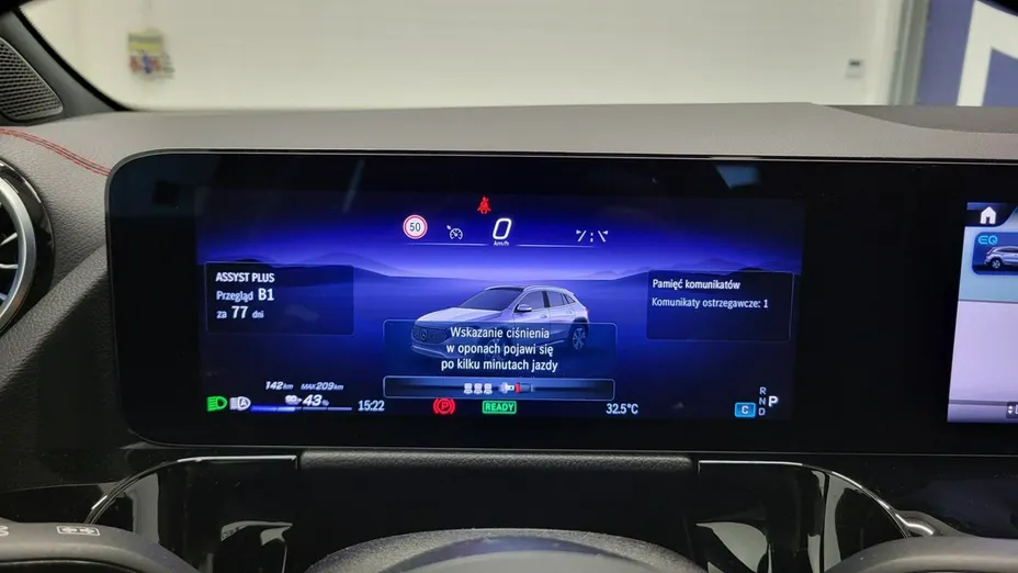 MERCEDES-BENZ EQA -
