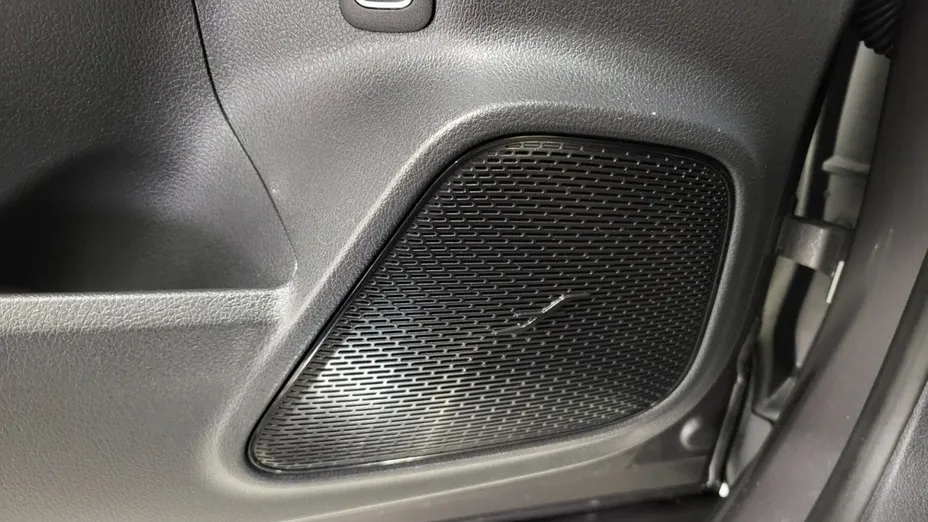 MERCEDES-BENZ EQA -