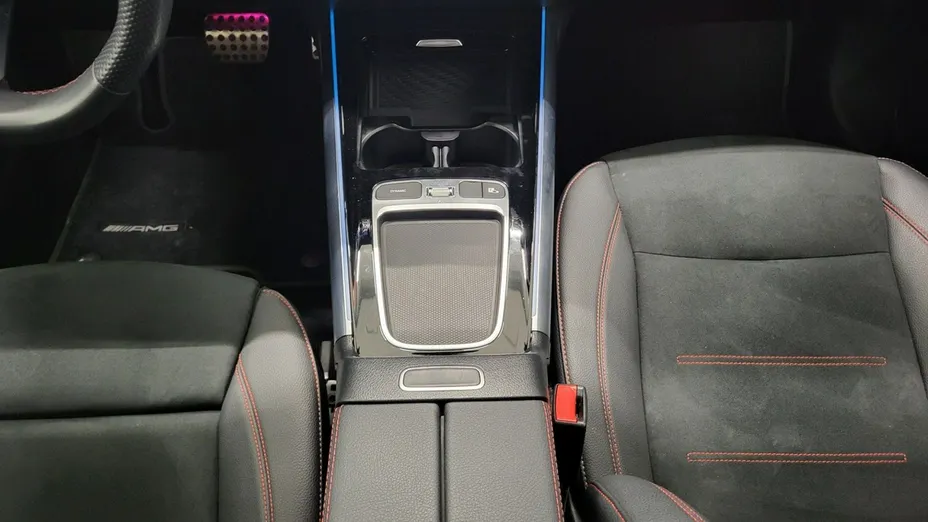 MERCEDES-BENZ EQA -