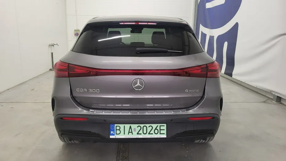 MERCEDES-BENZ EQA -