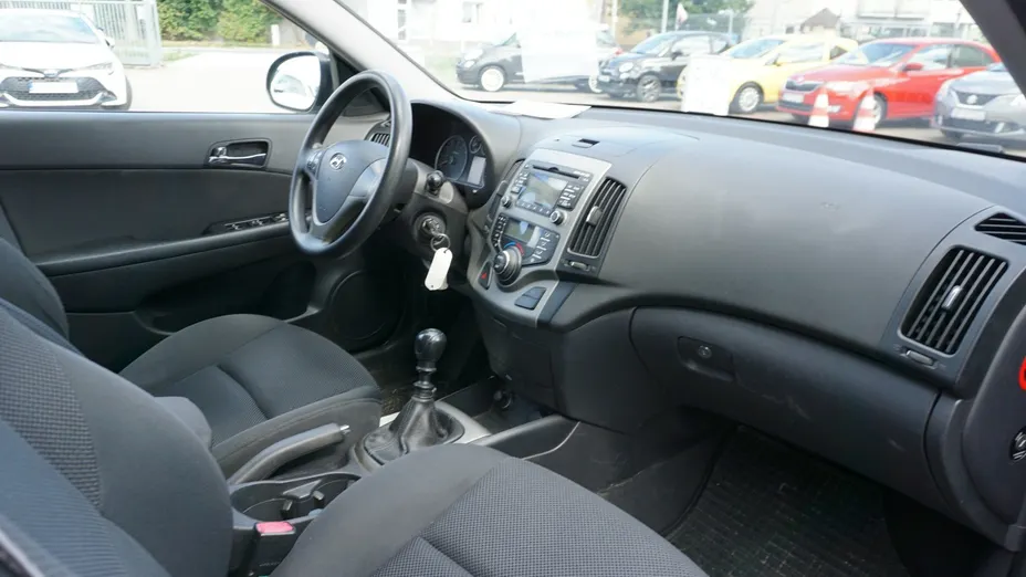 HYUNDAI i30 -