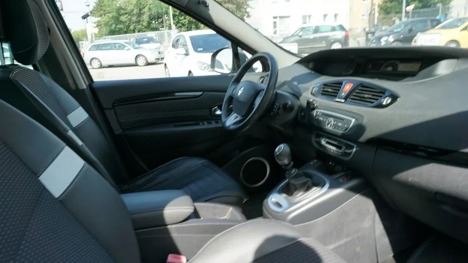RENAULT Scenic -