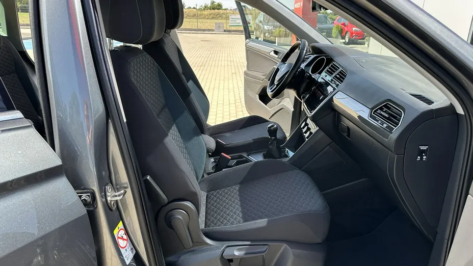 VOLKSWAGEN Tiguan -