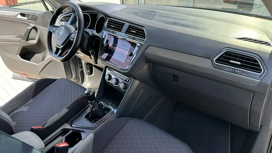 VOLKSWAGEN Tiguan -