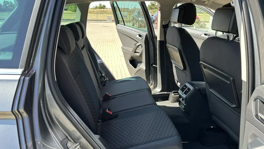 VOLKSWAGEN Tiguan -