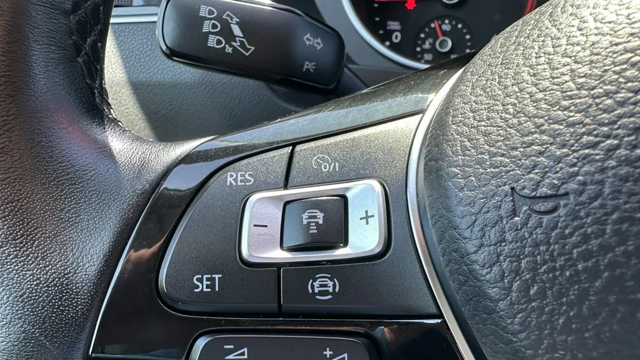 VOLKSWAGEN Tiguan -